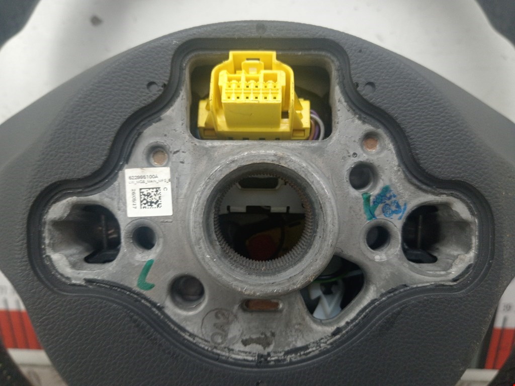 Руль Volkswagen Golf Sportsvan купить в Беларуси