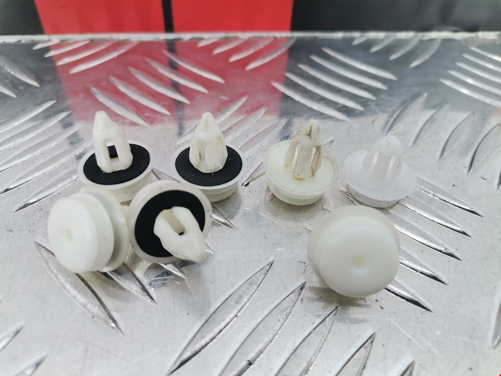 Клипса BMW 3-Series (F30/F31/F34/F35) купить в Беларуси