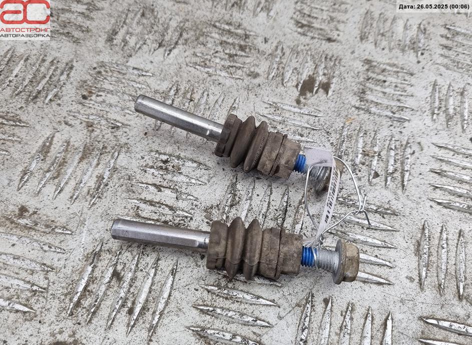 Болт Volkswagen Caddy 3 купить в Беларуси